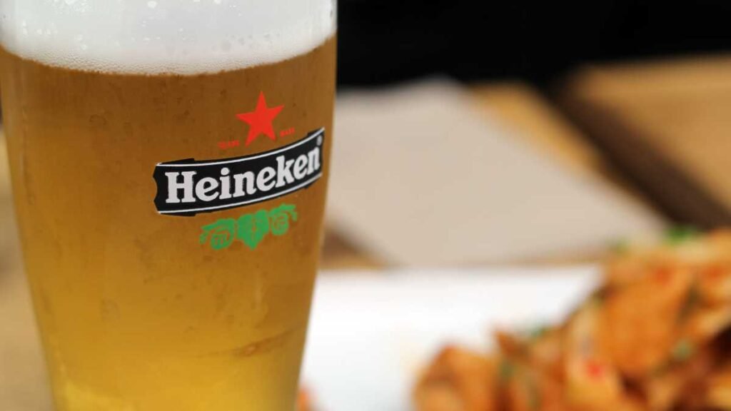 Adesivo Heineken: Personalize seu Espaço com o Logo da Cerveja